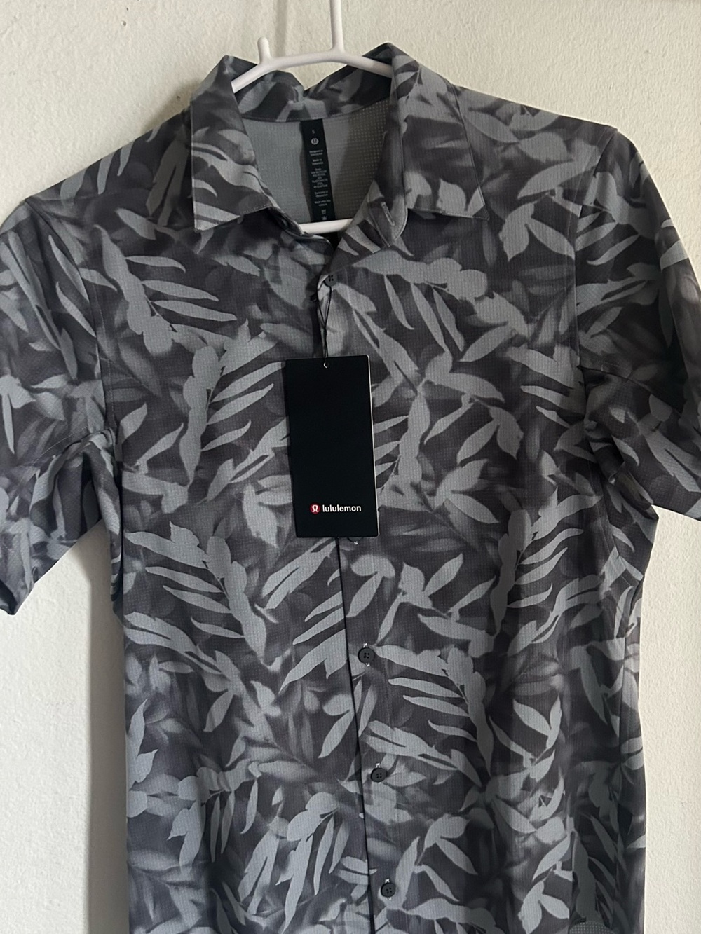 lululemon Men's airing easy Button-Down Shirt 10 shirts bundle sale